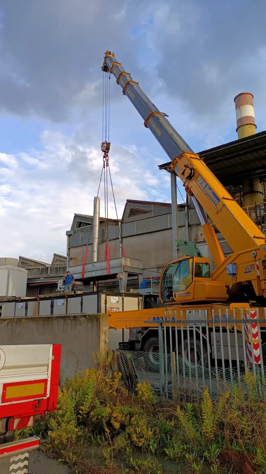 Gas generator used engine container