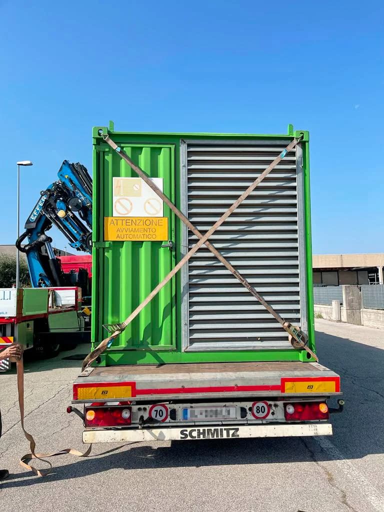 Gas generator used engine container
