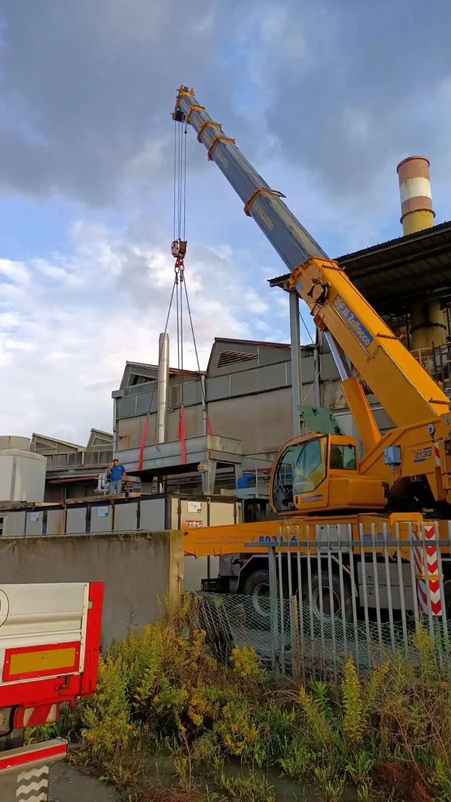 Gas generator used engine container