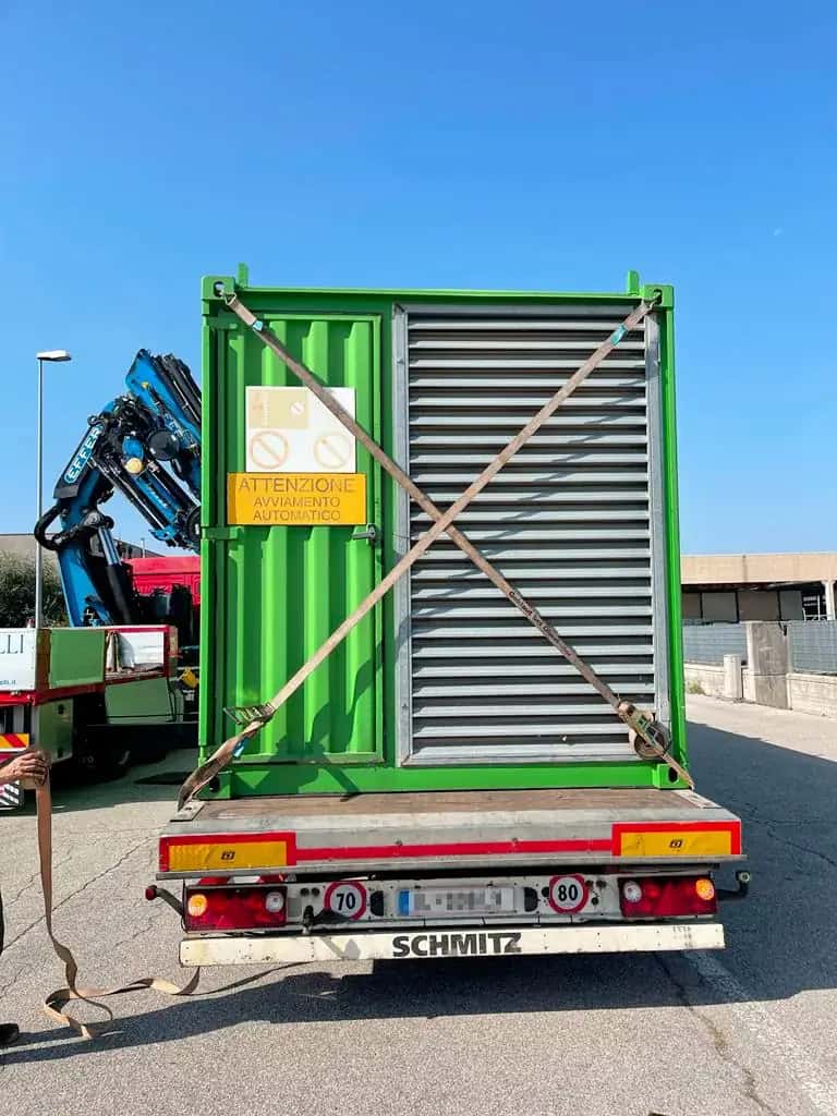 Gas generator used engine container